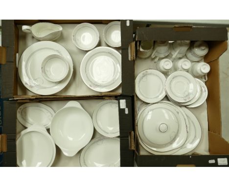 Royal Doulton Allegro pattern dinner / teaware: Items to include dinner plates, breakfast plates, dessert bowls, serving plat