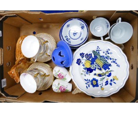 A mixed collection of Spode items to include: Bluebird patterned dinner plates, Gloucester Blue decorated item, Ruskin patter