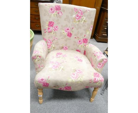 Floral decorated bedroom / armchair: on light oak legs