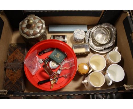 A TRAY OF COLLECTABLES TO INCLUDE WATCHES,SNUFF BOX ETC.