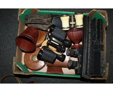 A TRAY OF COLLECTABLES TO INCLUDE VINTAGE CAMERAS AND BINOCULARS