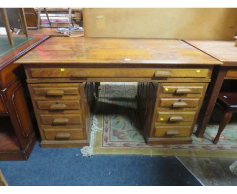 A VINTAGE OAK TWIN PEDESTAL OFFICE DESK H-78 CM W-137 CM