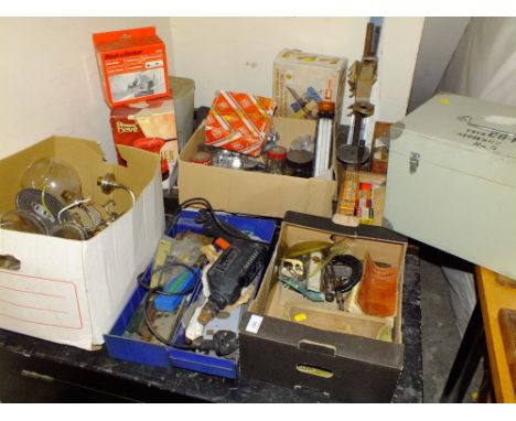 A QUANTITY OF VINTAGE AND ELECTRICAL TOOLS PLUS ACCESSORIES