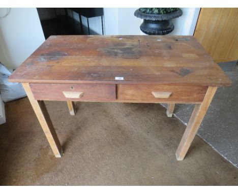 A VINTAGE 2 DRAWER SCHOOL TYPE DESK H-76 CM W-107 CM