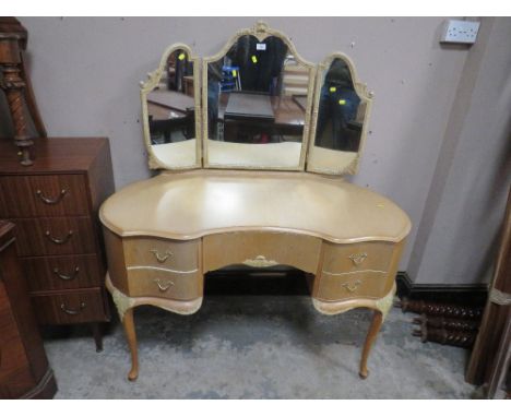 A VINTAGE KIDNEY SHAPED DRESSING TABLE WITH TRIPLE MIRROR W 125CM