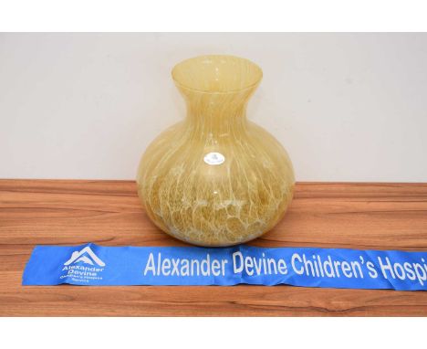 A modern Italian glass vase by Maestri Vetrui, 25cm high Thank you for looking at this lot which is being sold on behalf of T