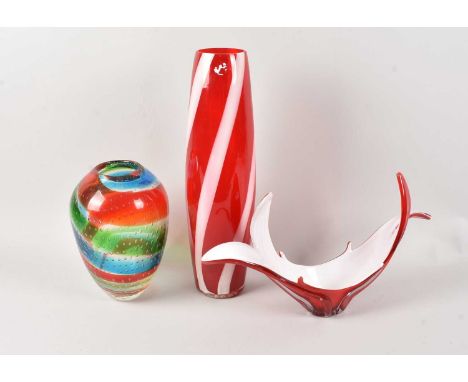 Three art glass items, including a large red and white vase, a trail vase, and a centrepiece (3), thank you for looking at th