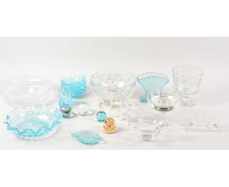 A box of various glass items, As Found, thank you for looking at this lot which is being sold on behalf of The Alexander Devi