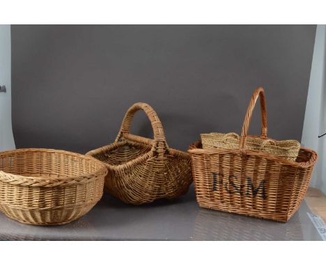 A Fortnum and Masons basket with swing handle, beach straw bag, another basket, and others widest 50 cm, thank you for lookin