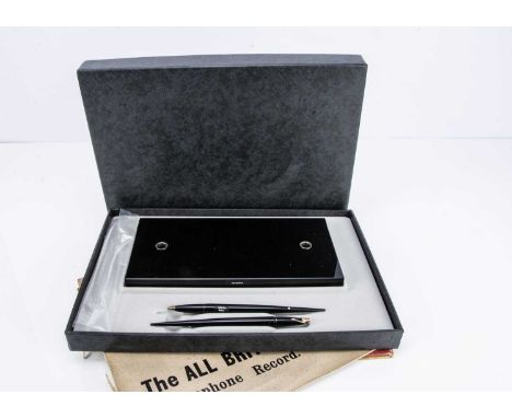 A modern Sheffer pen set and desk pen holder, in presentation box, with black hardstone base, two gilt pen supports and a fou