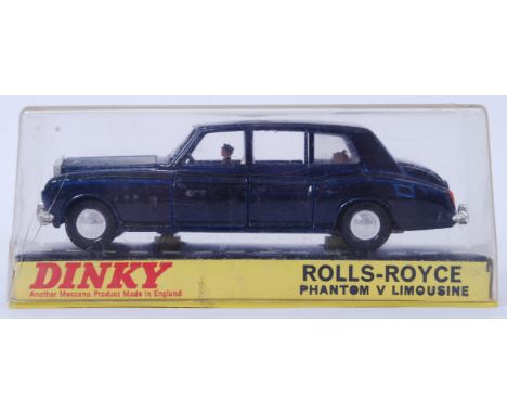 DINKY: An original vintage Dinky diecast model 152 Rolls Royce Phantom V Limousine. Mint model, within the original presentat