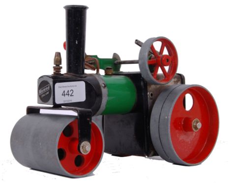 MAMOD LIVE STEAM: An original vintage Mamod Live Steam tractor. Unboxed. Green painted boiler with ' Mamod ' to front.