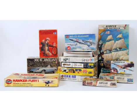 MODEL KITS: A collection of assorted vintage plastic model kits to include Revell, Tamiya, Airfix etc. Most appear to be unus