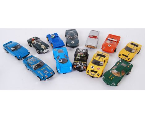 SCALEXTRIC: A collection of 12x vintage Scalextric slot racing cars, to include Electra, Aston Martin and others. Some AF.