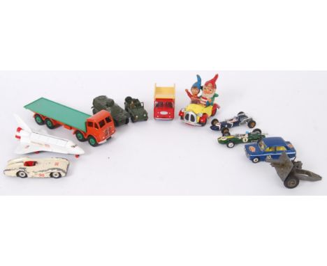 CORGI & DINKY: A collection of 11x vintage loose Corgi and Dinky diecast models, comprising of: 237 Mercedes, green and orang