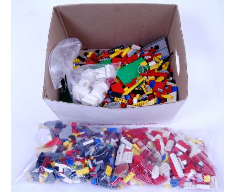 LEGO: A box of approx 3kg of vintage 1970's (and other era) Lego bricks and pieces - base plates, standard blocks etc. Some b