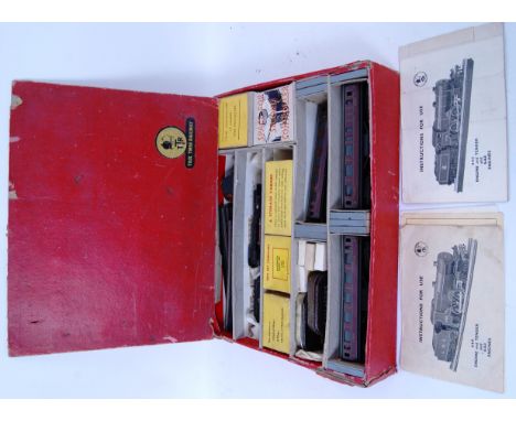 TRIX: An original vintage Trix Twin Railway set - appears to be complete (but is not checked). With 41128 locomotive, tinplat