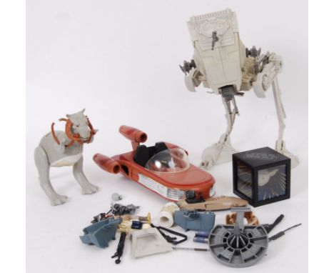 STAR WARS: A collection of loose vintage Star Wars toys to include a Scout Walker vehicle (complete with gun to top), Tauntau