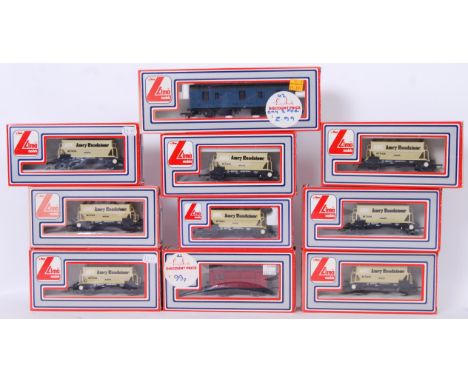 LIMA: A collection of 10x Lima 00 gauge railway trainset carriages and wagons - mostly 305636W Amey Roadstone wagons, but som