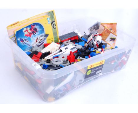 LEGO: An assorted box of loose Lego - to include some part built Star Wars sets, vintage pieces, bricks. Few figures. Some in
