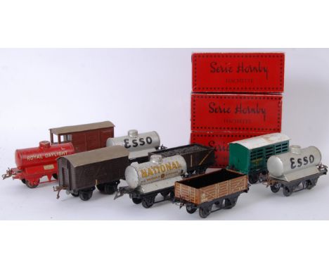 HORNBY 0 GAUGE: A collection of assorted vintage Hornby (and other) 0 gauge railway trainset carriages. To include Esso tanke