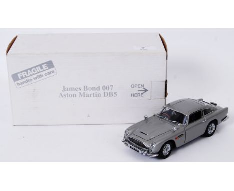 JAMES BOND ASTON MARTIN: An original Danbury Mint precision diecast James Bond 007 1:24 scale model Aston Martin DB5. Mint, w