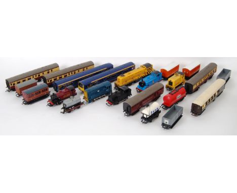 00 GAUGE: A quantity of assorted 00 gauge railway trainset locomotives and carriages etc, all loose, to include Hornby, Lima,
