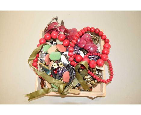 Box of assorted costume jewellery