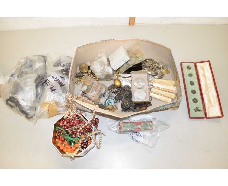 Box of assorted costume jewellery