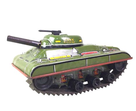 VINTAGE CLOCKWORK TINPLATE MODEL, MID 20TH CENTURY modelled as a tank, on rubber caterpillar tracks with working interactive 