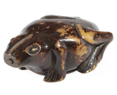 A TREEN FROG SNUFF BOX 19TH CENTURY with a painted finish and brass eyes, the underside with a sliding cover 8cm long