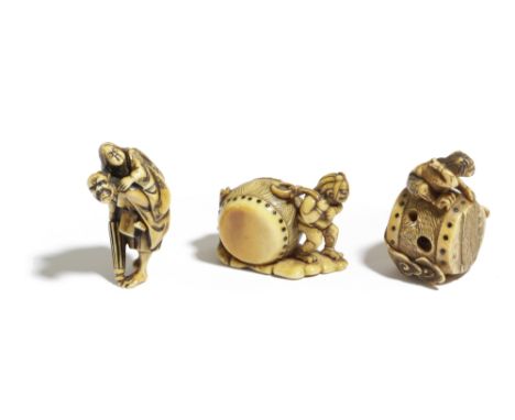 λ THREE JAPANESE IVORY NETSUKE MEIJI PERIOD, 19TH CENTURY two depicting the God of Thunder Raijin with a drum, one with the g