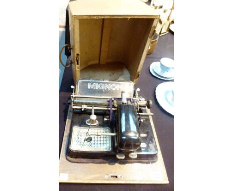 MIGNON VINTAGE TYPEWRITER. Mignon vintage typewriter in original wooden case