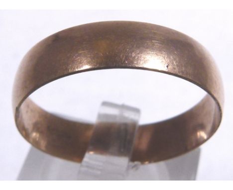 GENTS WEDDING BAND. Unmarked tests as 9 ct + gold gents wedding band, size U, 2g