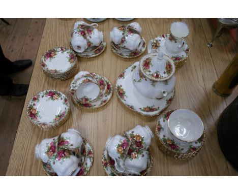 A quantity of Royal Albert 'Old Country Roses' china to inc a tea service