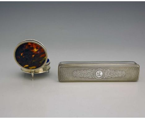 A George V silver and tortoiseshell ring box, of circular form, atop four pad feet, the hinged cover inset with tortoiseshell