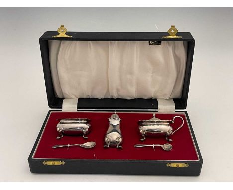 An Elizabeth II silver three-piece cruet set, comprising mustard pot and ladle, open salt cellar with spoon, and pepperette, 