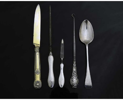 A group of items to include a George IV silver gilt King's pattern dessert knife, Richard Poulden, London 1827, together with