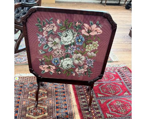 Fire screen/ tilt table. 82cm tall when upright, 56cm x 60cm x 58cm in table mode. 