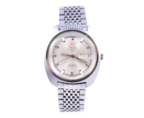 Omega - a gentleman's F300 electronic chronometer wristwatch, 29mm circular silvered raised baton dial with day and date aper