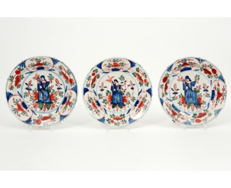 set of three 18th Cent. plates in ceramic with a polychrome decor with lady with cornucopia || Reeks van drie achttiende eeuw