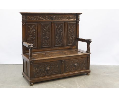 oak bench with carved panels || Eiken kofferbank met gesculpteerde panelen 