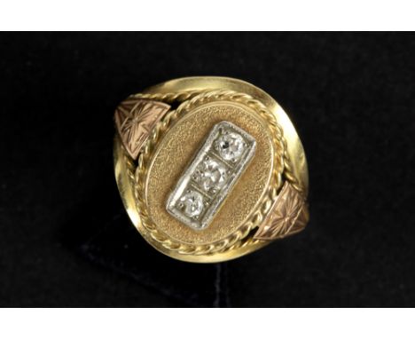 vintage ring in yellow gold (18 carat) with three brilliant cut diamonds || Vintage ring in geelgoud (18 karaat) met een ovaa