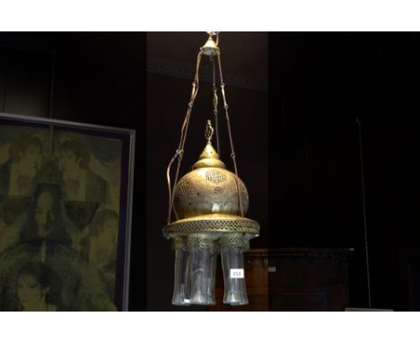 Arabic - presumably Moroccan- lamp in brass with five glass oillamps || Arabische - allicht Marokkaanse - lamp in koper met v