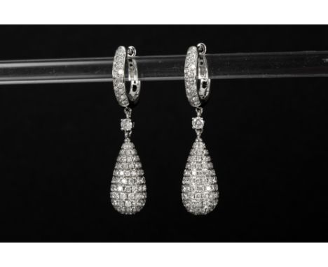 pair of fashionable earrings in white gold (18 carat), each with a ring-shaped earpiece and drop-shaped pendant set with bril