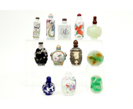 eleven Chinese opium bottles and a Chinese stone pendant || Lot (12) van elf Chinese opiumflesjes in verschillende materialen