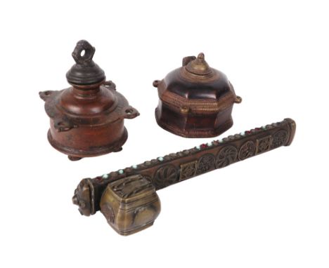two oriental inkwells and an Arabian writing set with inkwell and abacus || Lot (3) van twee Oosterse inktpotten en een Ooste