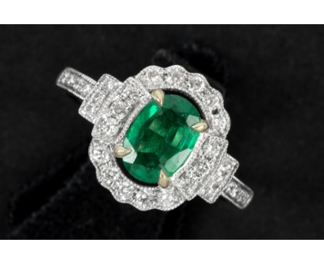 ring with a typical Edwardian design in white gold (18 carat) with an oval ca 0,85 carat Colombian emerald surrounded by ca 0