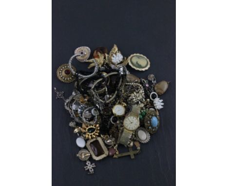 A bag of interesting vintage costume jewellery to include silver and Masonic interest