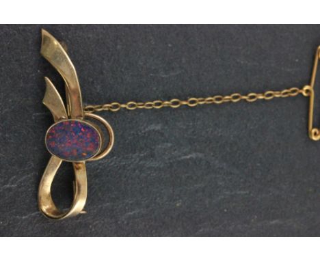 A 10ct yellow gold and opal brooch